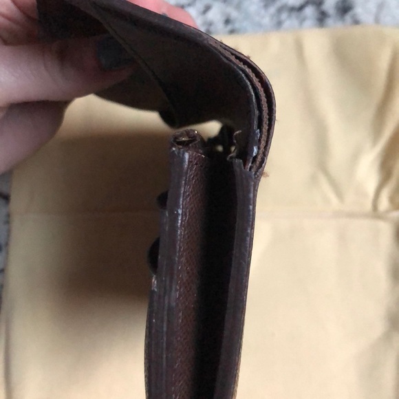 Louis Vuitton Emilie Wallet - Picture 3 of 9